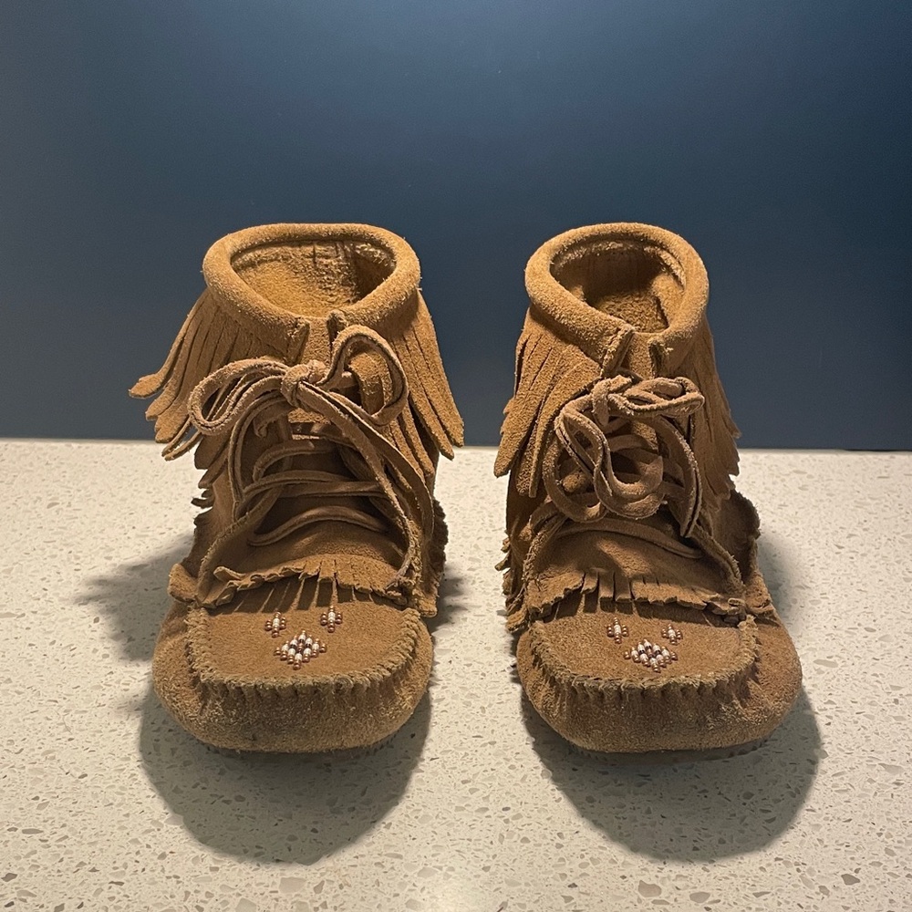 Manitobah Mukluks, Size 6 Ladies, Size 4 Mans